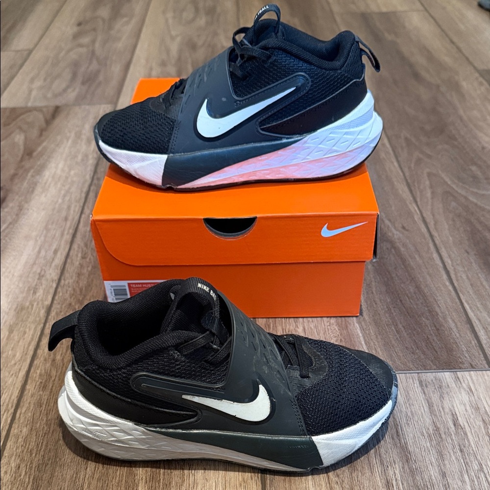 Nike Team Hustle D 12 sneakers in size 1 youth